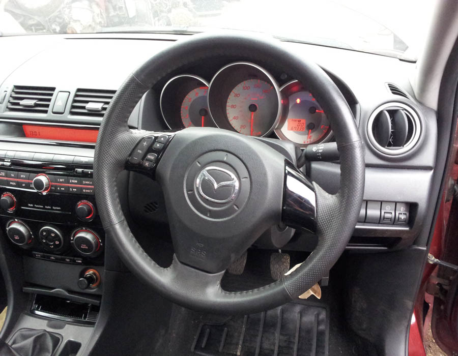 Mazda 3 Takara steering-wheel